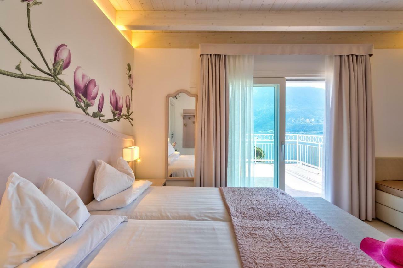 Hotel Riviera Panoramic Green Resort Limone sul Garda Ngoại thất bức ảnh